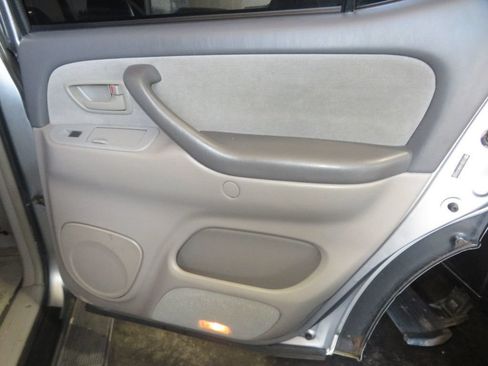 Used 2006 Toyota Sequoia SR5 AWD/4WD image 30