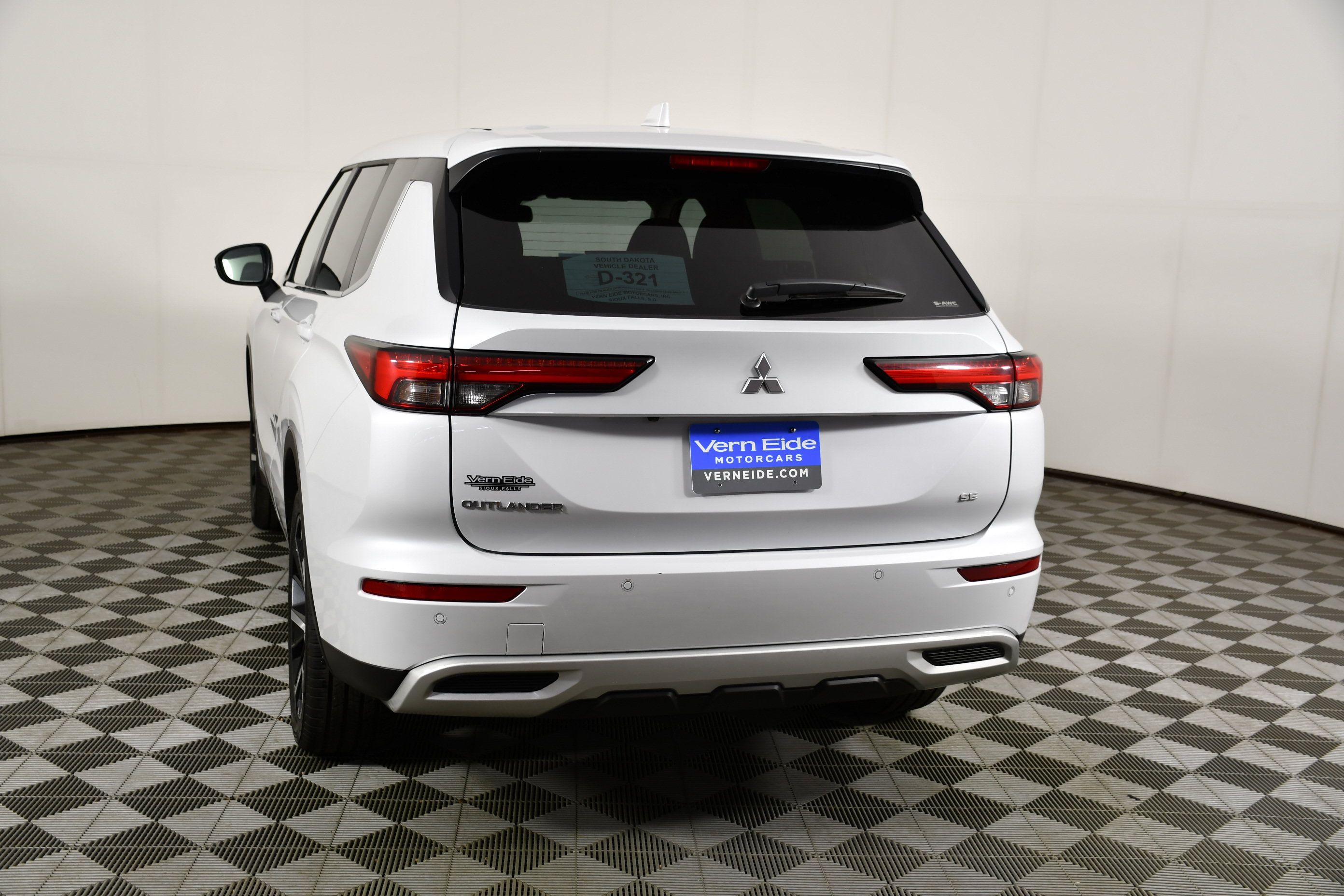 Used 2024 Mitsubishi Outlander SE AWD/4WD image 7