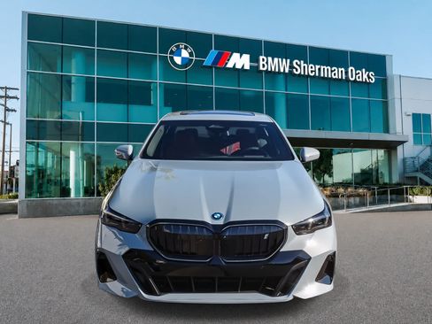 New 2027 BMW i5 eDrive40 w/ M Sport Package RWD image 4