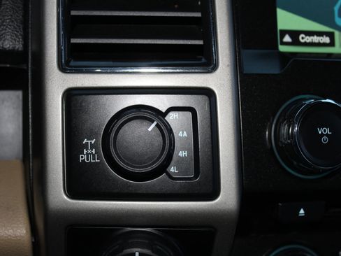 Used 2017 Ford F150 Lariat w/ Trailer Tow Package image 25