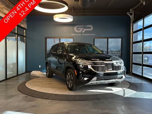 Used 2024 Kia Seltos LX AWD/4WD image 1