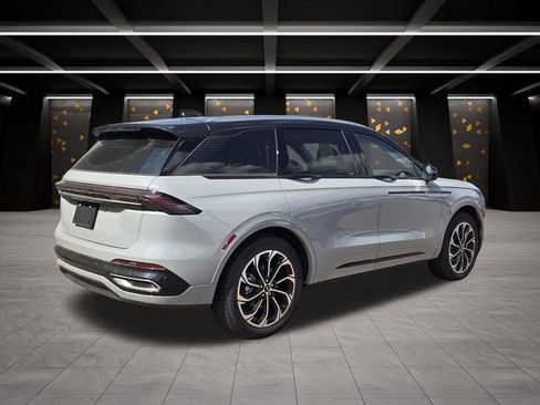 New 2026 Lincoln Nautilus Reserve image 2