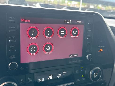 Used 2021 Toyota Highlander XLE FWD image 18
