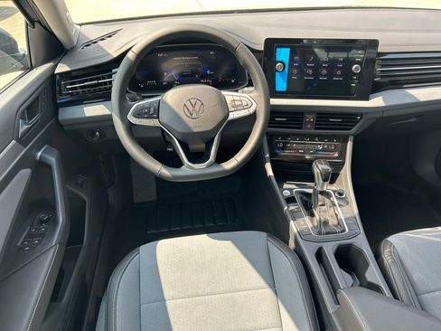 Used 2025 Volkswagen Jetta SE w/ Sunroof Package image 38