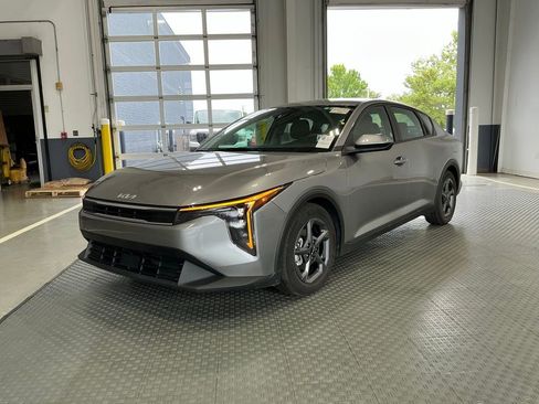Used 2025 Kia K4 FWD image 3