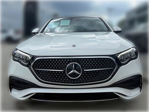 Used 2024 Mercedes-Benz E 350 4MATIC Sedan image 2