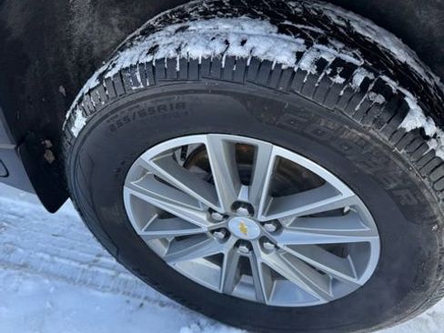 Used 2023 Chevrolet Traverse LT image 12