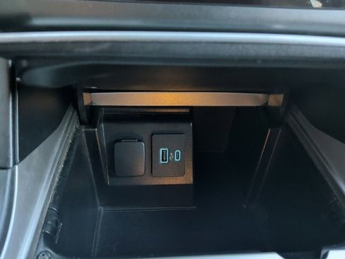 Used 2020 Ford Explorer XLT image 22