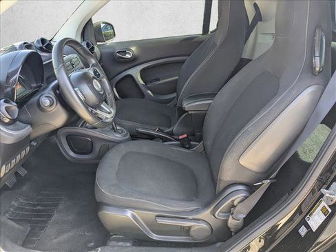 Used 2016 smart fortwo passion image 14
