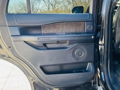 Used 2019 Ford Expedition Limited w/ Equipment Group 301A image 8