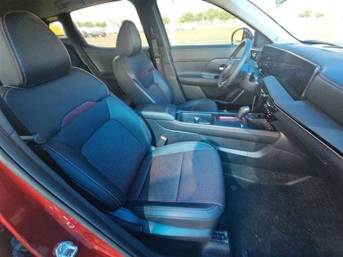 Used 2025 Nissan Kicks SR FWD image 8