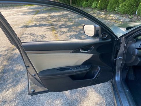 Used 2018 Honda Civic EX image 11
