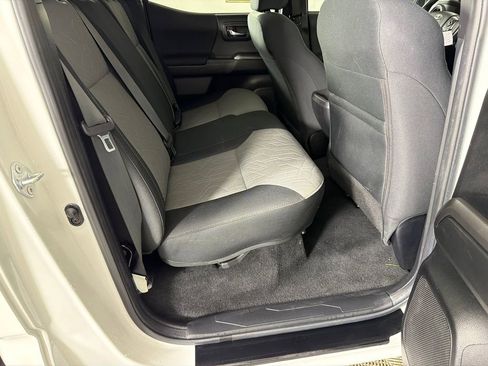 Used 2022 Toyota Tacoma TRD Off-Road image 15