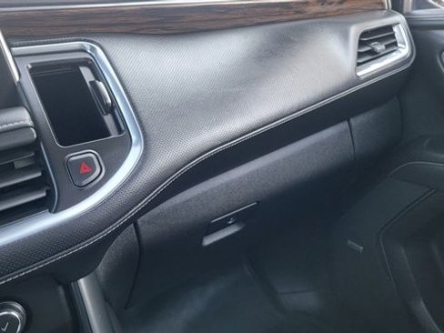 Used 2021 Chevrolet Suburban Premier w/ Premium Package image 39