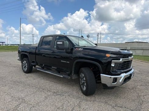 Used 2025 Chevrolet Silverado 3500 LT w/ All Star Edition AWD/4WD image 2