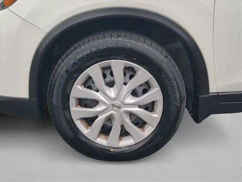Used 2015 Nissan Rogue S FWD image 23