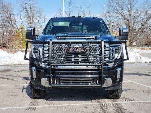 Used 2024 GMC Sierra 2500 Denali image 2