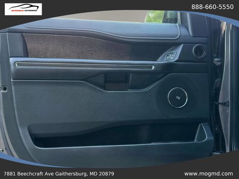 Used 2018 Ford Expedition Limited w/ Equipment Group 301A AWD/4WD image 11