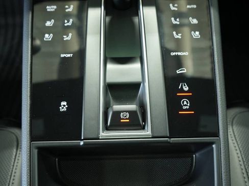 Certified 2024 Porsche Macan image 22