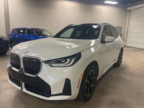 Used 2025 BMW X3 xDrive30i AWD/4WD image 2
