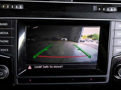 Used 2015 Volkswagen GTI SE image 30