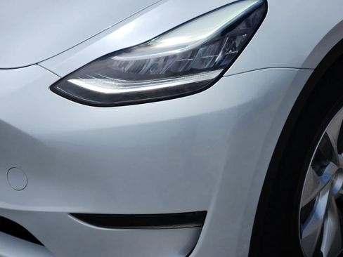 Used 2023 Tesla Model Y Long Range AWD/4WD image 7
