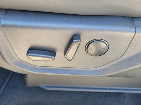 Used 2024 Ford Expedition XLT image 18