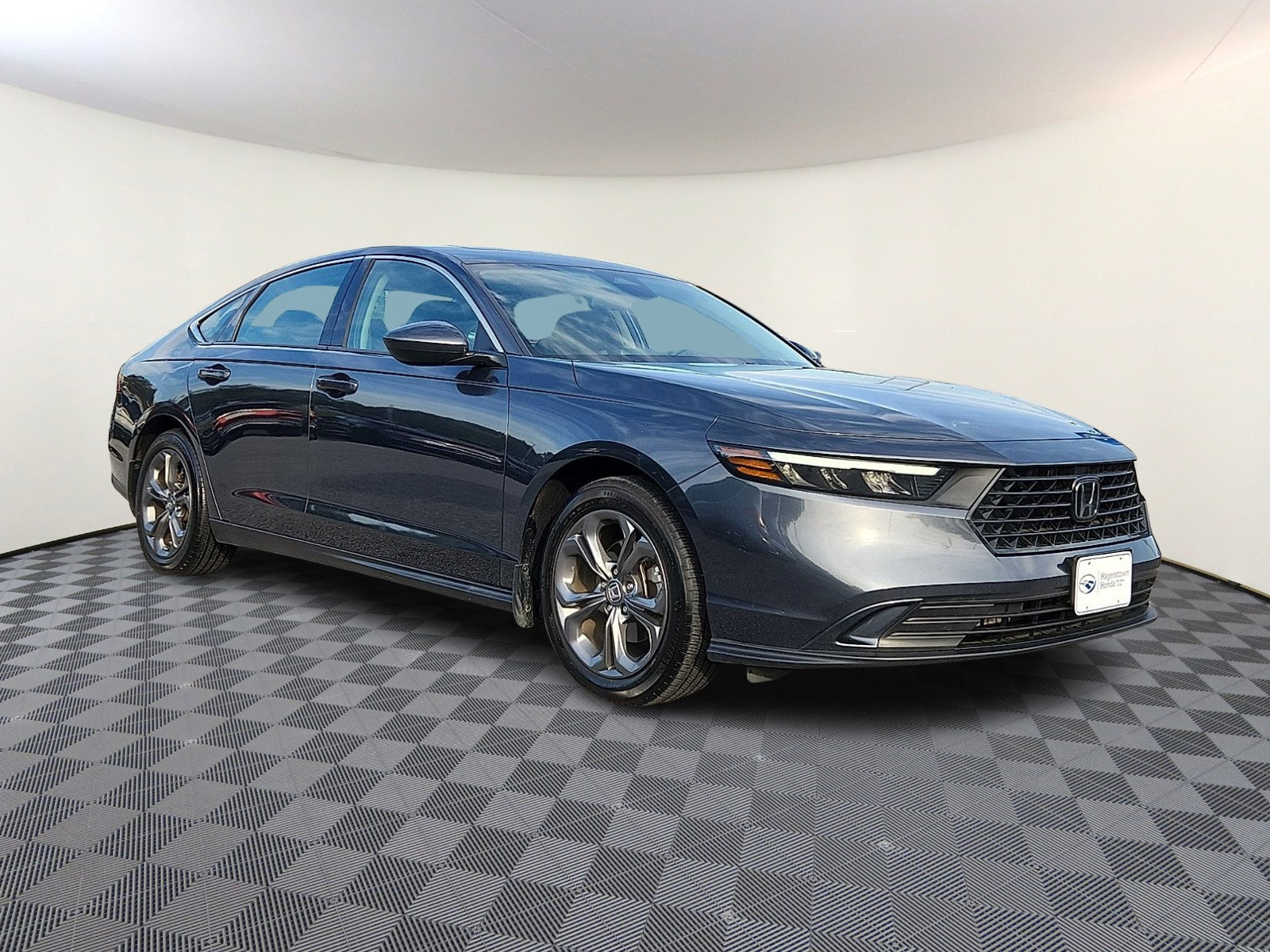 Used 2023 Honda Accord EX image 1