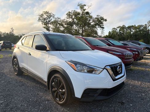 Used 2019 Nissan Kicks S w/ Exterior Electronics Package FWD image 4