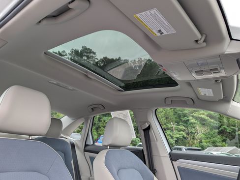 Used 2025 Volkswagen Jetta SE w/ Sunroof Package FWD image 15