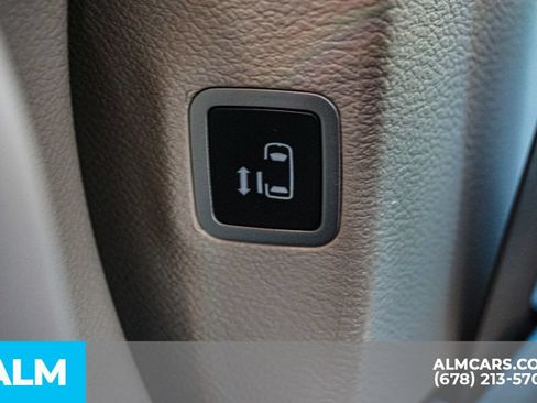 Used 2023 Chrysler Pacifica Touring-L FWD image 36