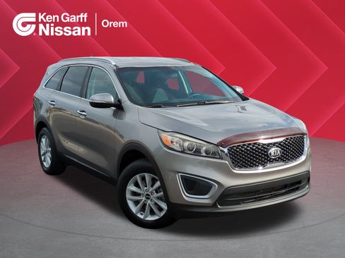 Used 2018 Kia Sorento LX image 1