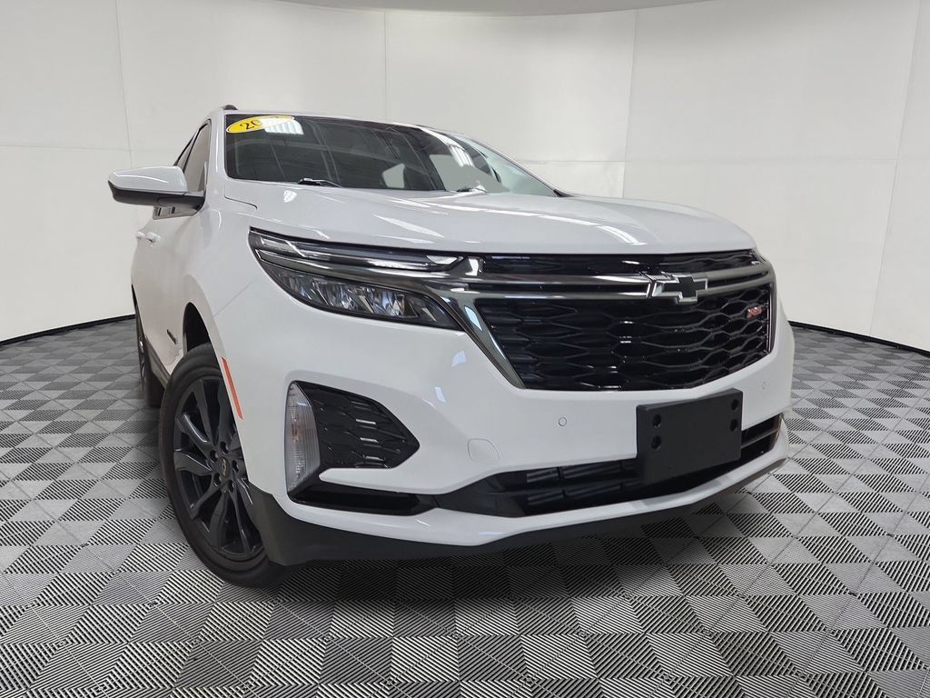 Used 2023 Chevrolet Equinox RS AWD/4WD image 2