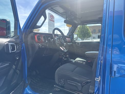 Used 2020 Jeep Gladiator Rubicon w/ LED Lighting Group AWD/4WD image 2