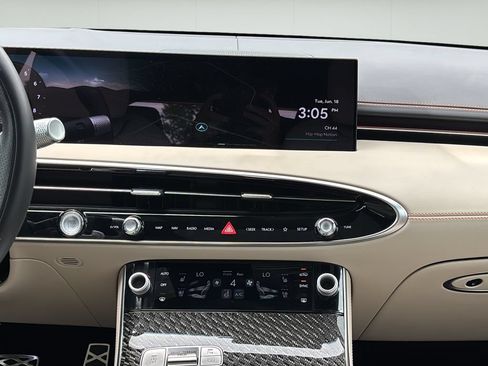 Certified 2026 Genesis GV70 3.5T Sport Prestige AWD/4WD image 19