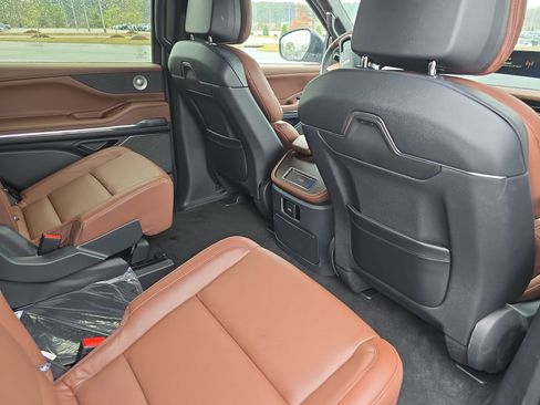 New 2026 Lincoln Navigator Reserve image 11