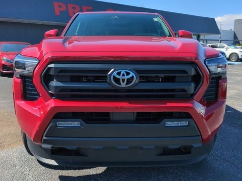 Used 2025 Toyota Tacoma Limited image 9