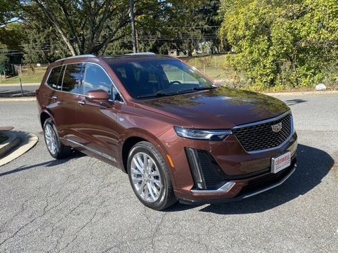 Used 2023 Cadillac XT6 Premium Luxury w/ Technology Package image 2