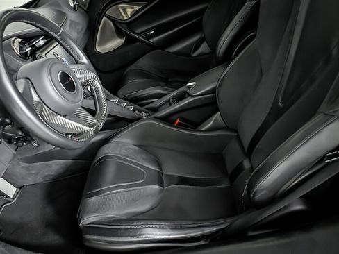 Used 2018 McLaren 720S RWD image 22