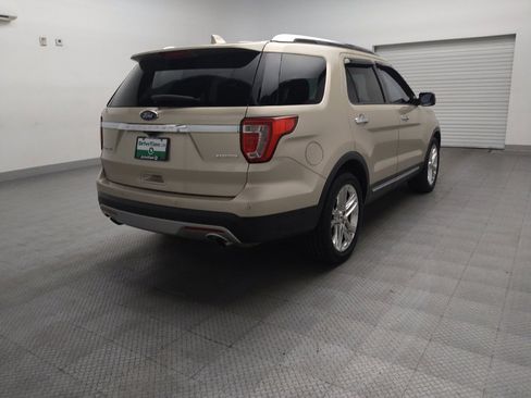 Used 2017 Ford Explorer Limited w/ Equipment Group 301A FWD image 9
