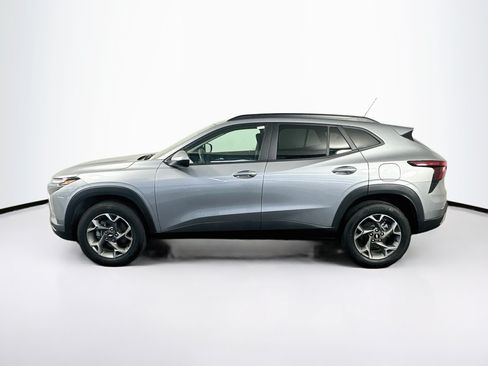 Used 2026 Chevrolet Trax LT FWD image 4