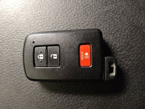 Used 2023 Toyota Tacoma TRD Off-Road w/ Technology Package AWD/4WD image 32
