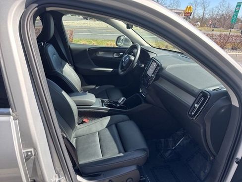 Certified 2025 Volvo XC40 B5 Plus image 14