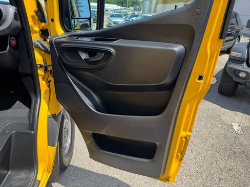 Used 2021 Mercedes-Benz Sprinter 2500 image 12