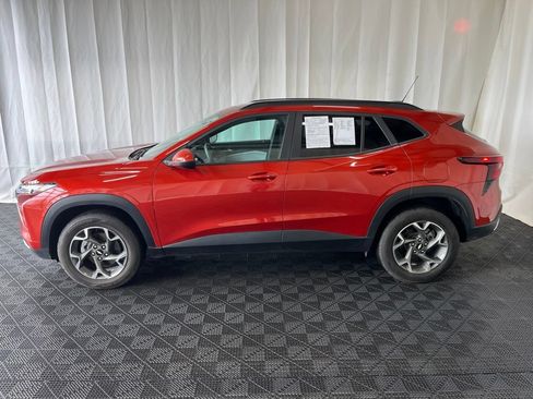 Used 2024 Chevrolet Trax LT w/ Driver Confidence Package FWD image 25