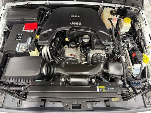 Used 2020 Jeep Gladiator Rubicon w/ Dual Top Group AWD/4WD image 32