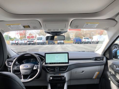 New 2026 Ford Escape Plug-in Hybrid w/ PHEV Premium Package image 34