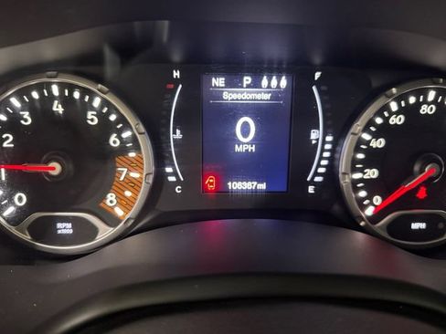 Used 2019 Jeep Renegade Sport w/ Sport Appearance Group AWD/4WD image 2