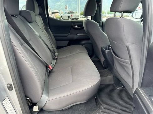 Used 2019 Toyota Tacoma TRD Off-Road w/ Technology Package AWD/4WD image 17