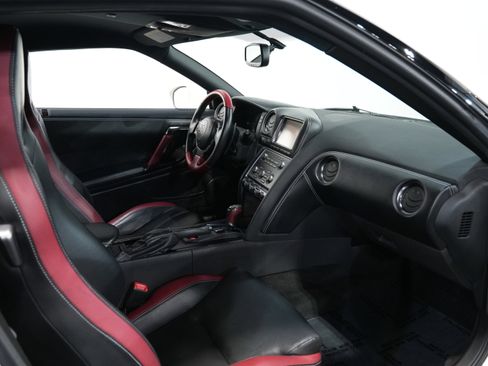 Used 2015 Nissan GT-R Black Edition image 32